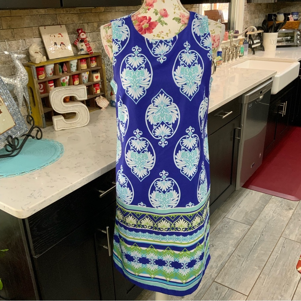 Madison Leigh Sheath Dress Size 8 
Sleeveless Blue White Green Lined Knee Length